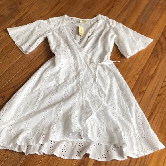 Nwt Gorgeous Eyelet lace   wrap dress - Picture 1 of 6